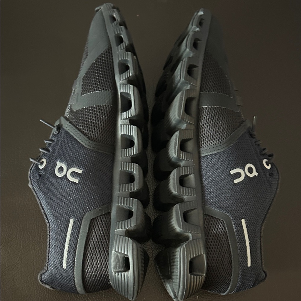 On Running Black Athletic Shoes - Picture 6 of 8